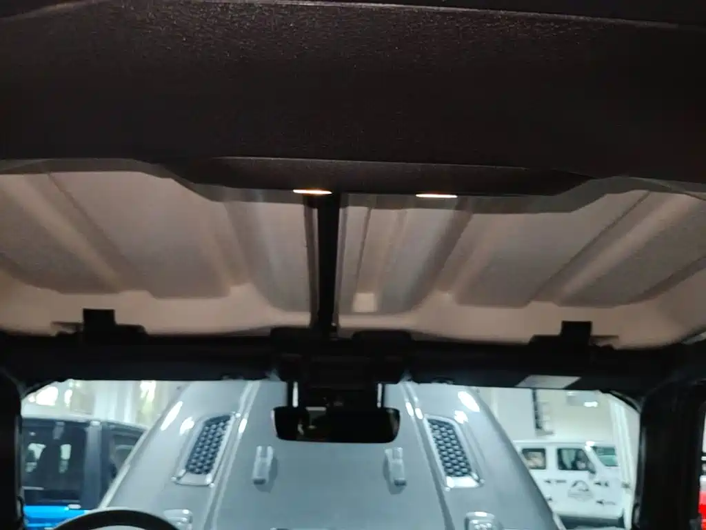 Jeep Wrangler — фото 18