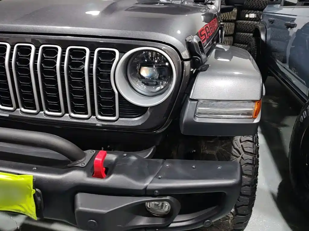 Jeep Wrangler — фото 24
