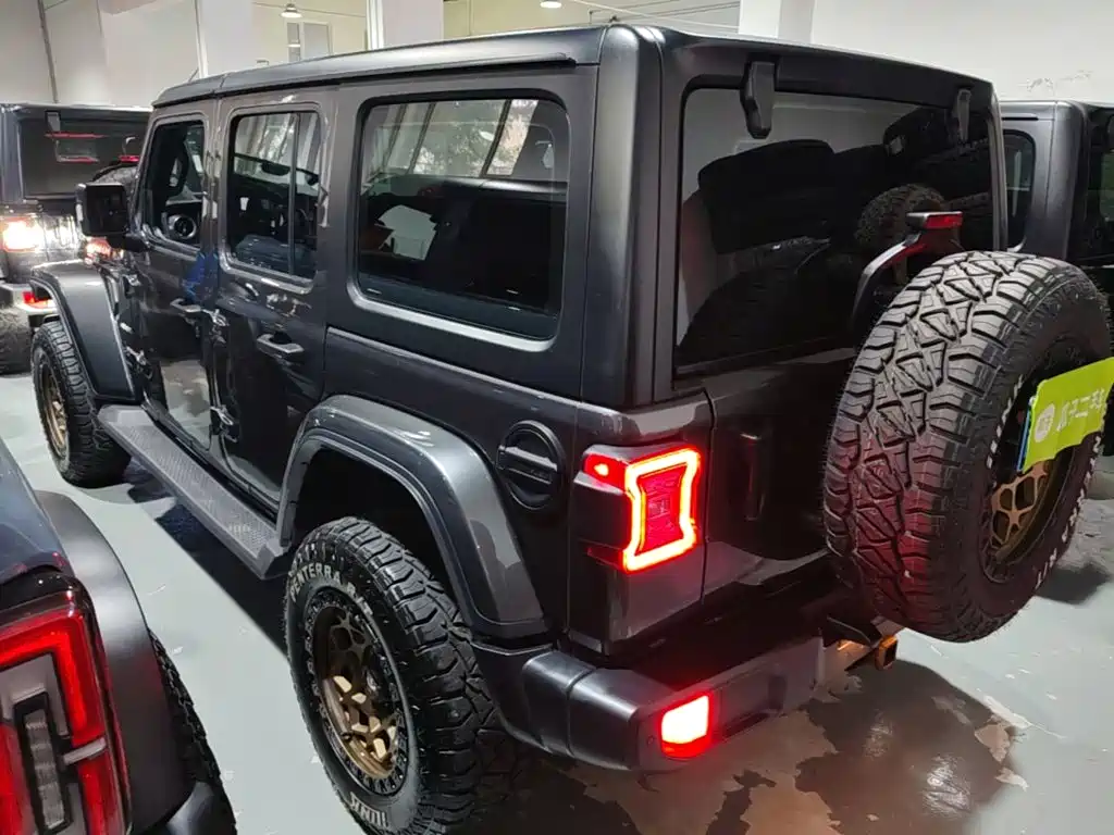 Jeep Wrangler — фото 5