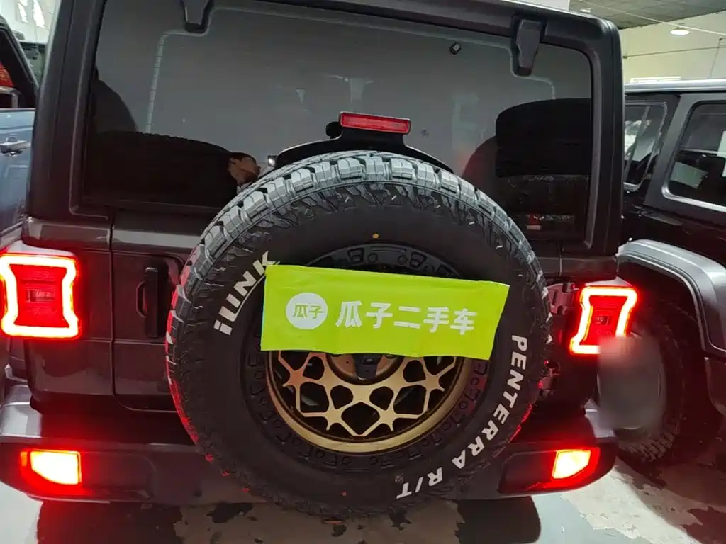 Jeep Wrangler — фото 6