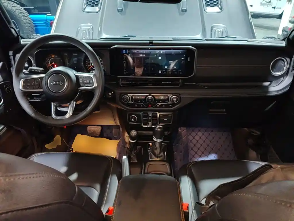 Jeep Wrangler — фото 10