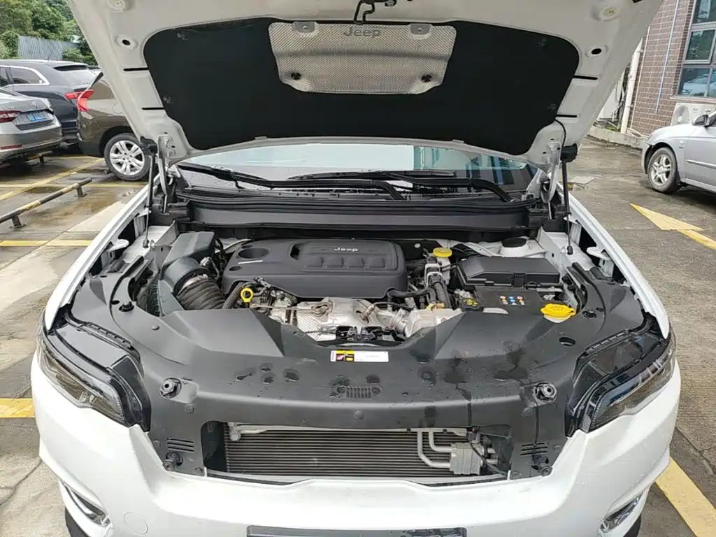 Jeep Cherokee — фото 20