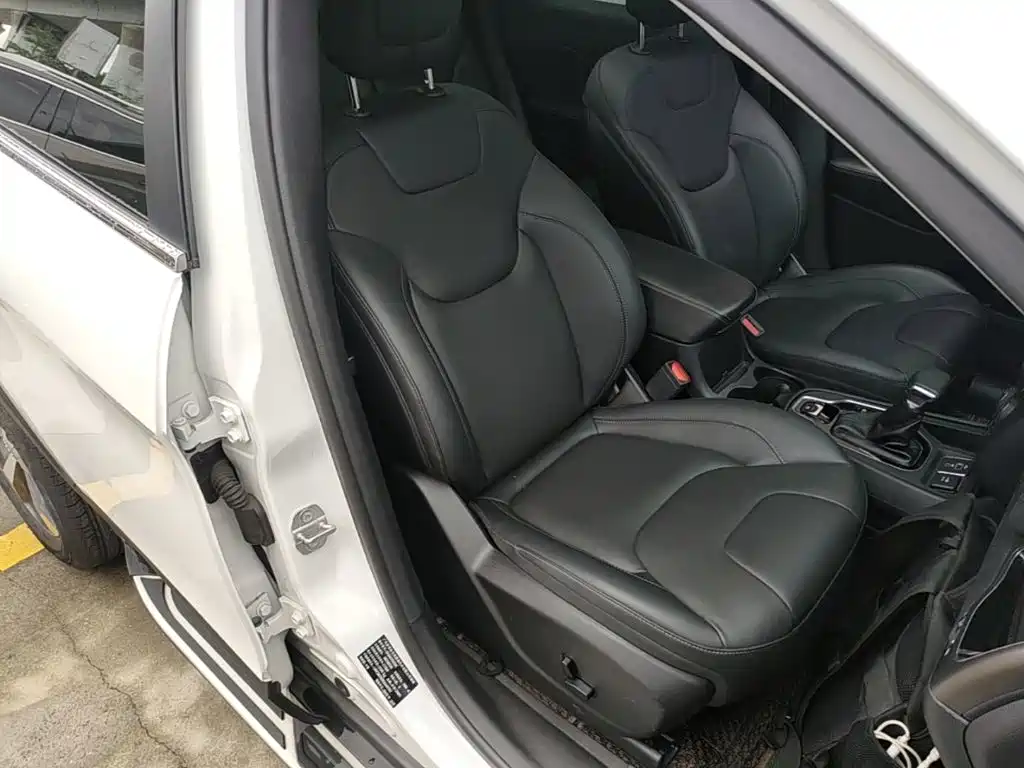 Jeep Cherokee — фото 25