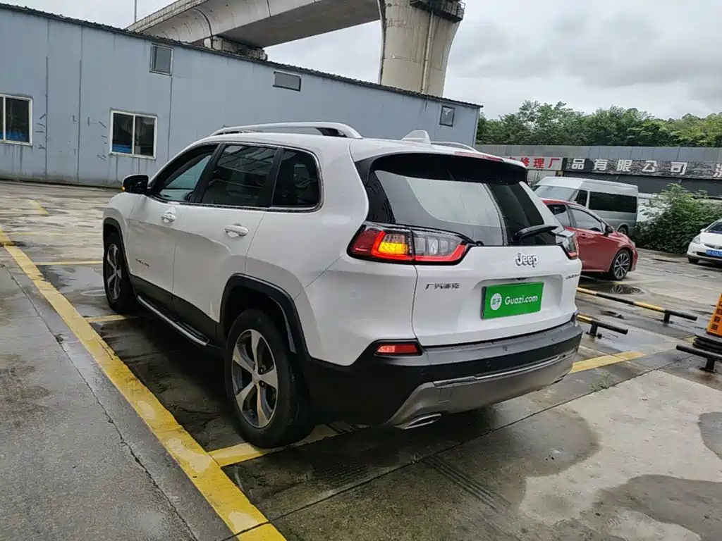 Jeep Cherokee — фото 5