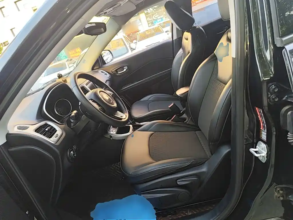Jeep Compass — фото 11