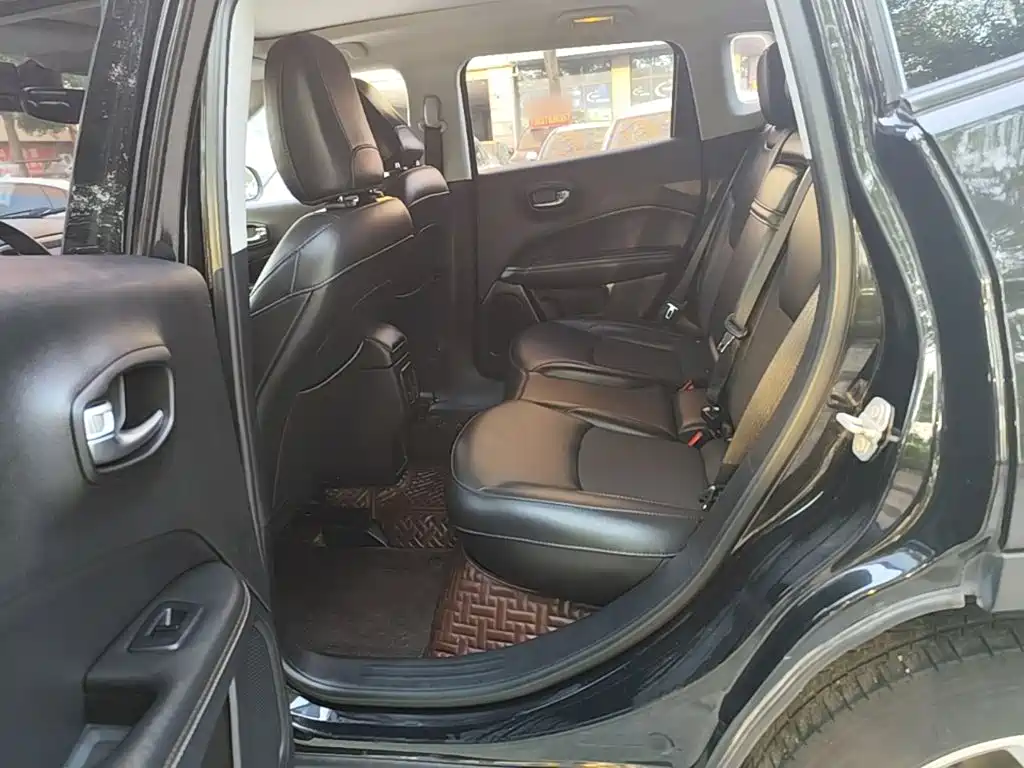 Jeep Compass — фото 13