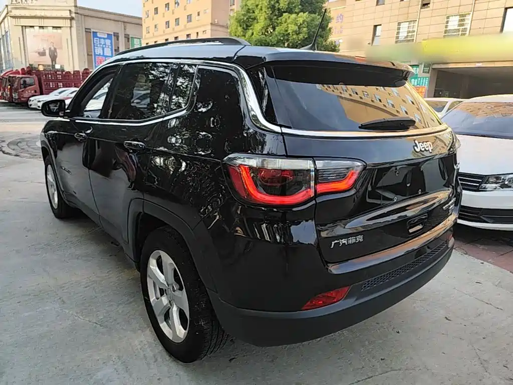 Jeep Compass — фото 23