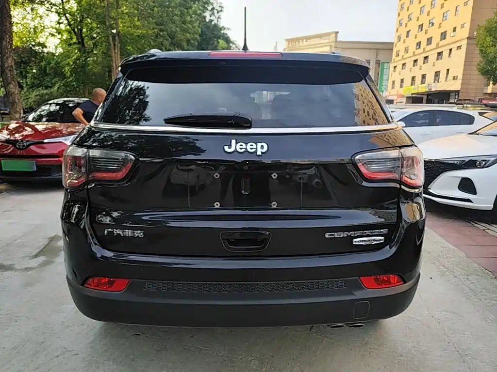 Jeep Compass — фото 4