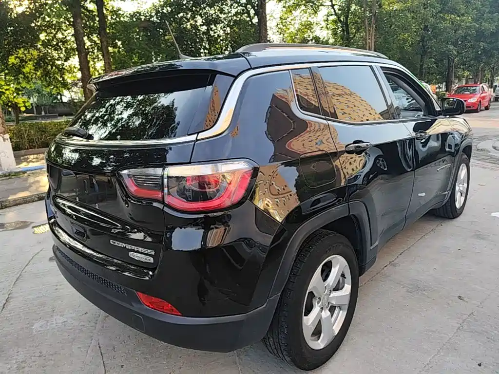 Jeep Compass — фото 5