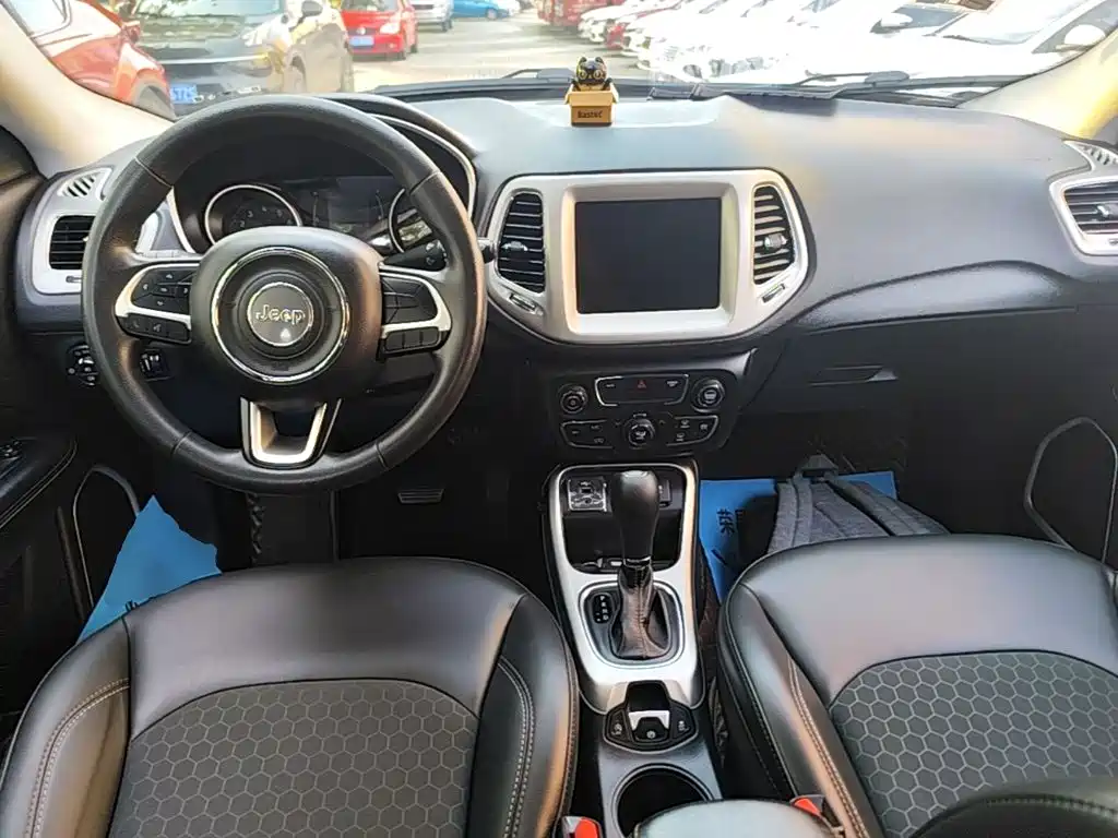 Jeep Compass — фото 6