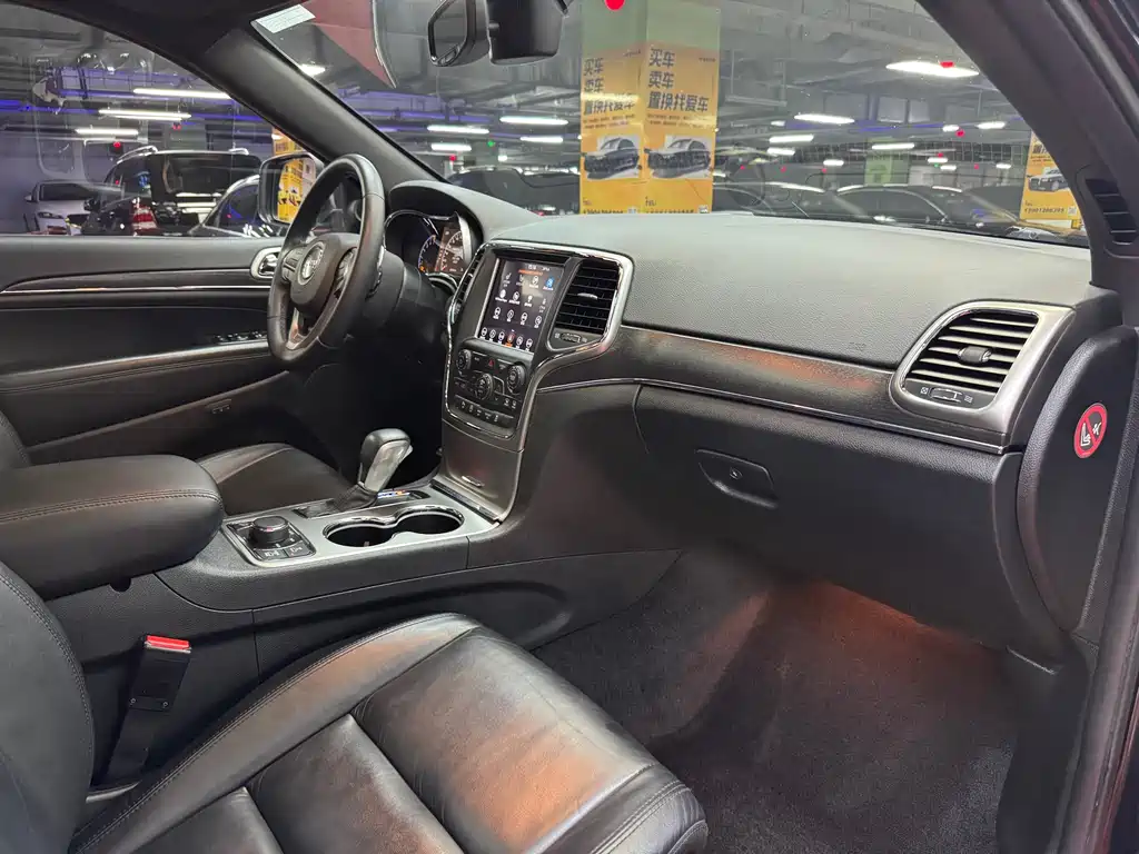 Jeep Grand Cherokee (Import) — фото 17