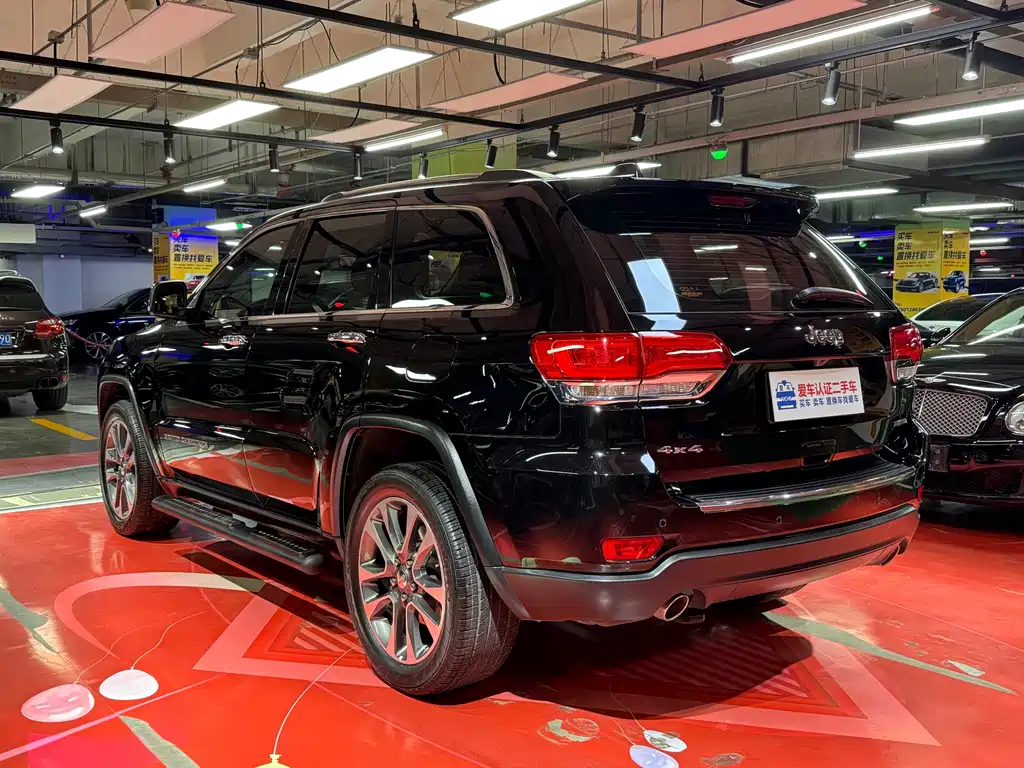 Jeep Grand Cherokee (Import) — фото 7