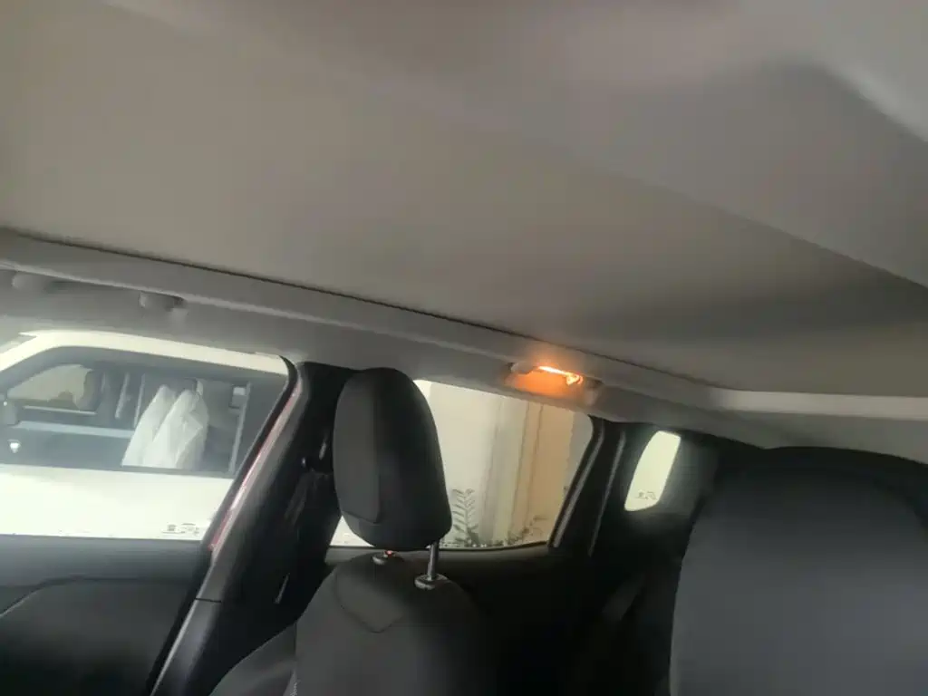Jeep Renegade — фото 18