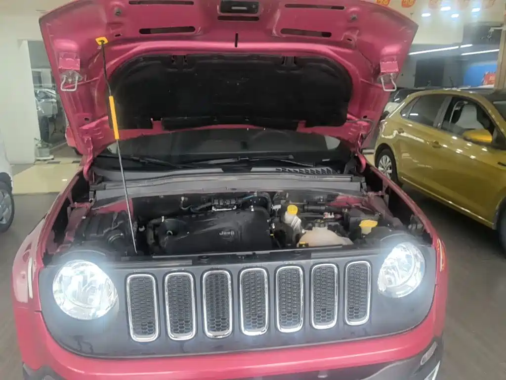 Jeep Renegade — фото 20