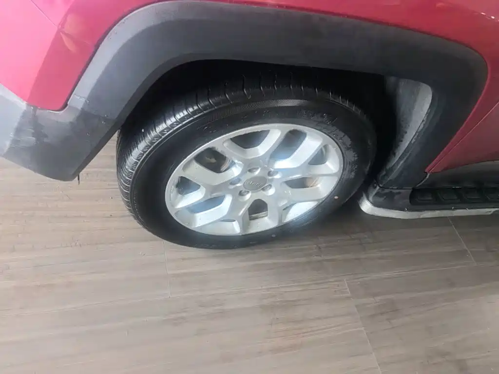 Jeep Renegade — фото 23