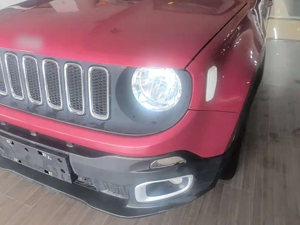 Jeep Renegade — фото 24