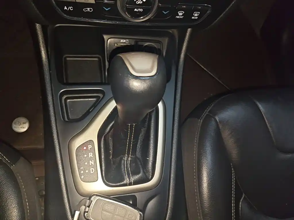 Jeep Cherokee — фото 14