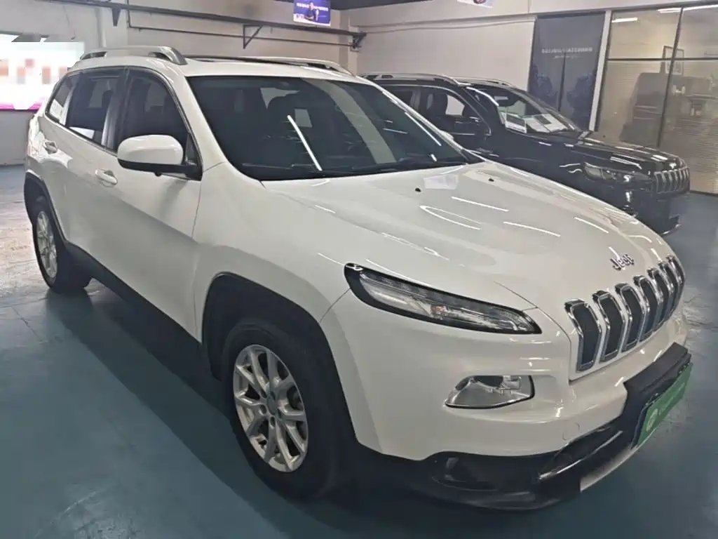 Jeep Cherokee — фото 4