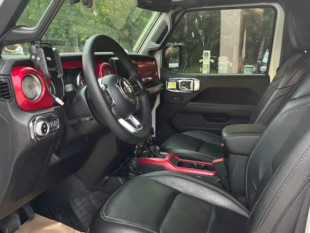 Jeep Wrangler — фото 11