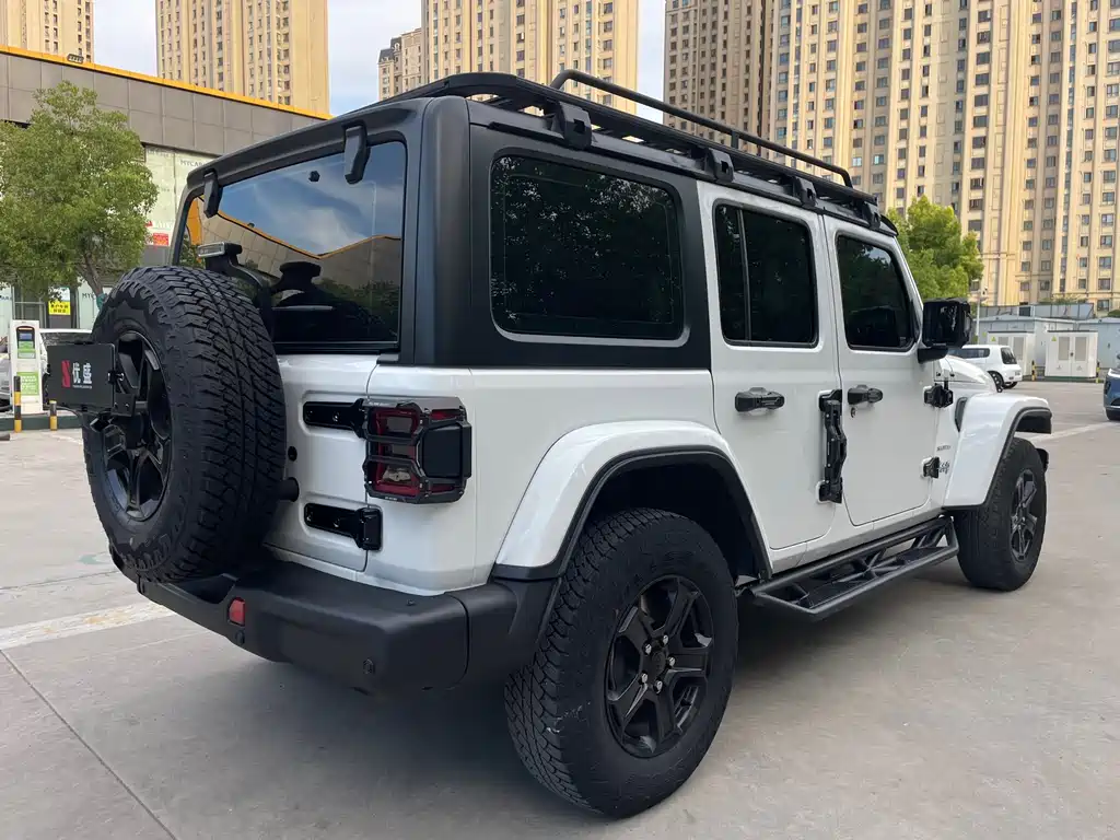 Jeep Wrangler — фото 7