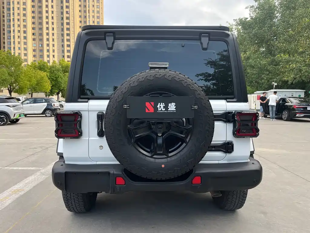 Jeep Wrangler — фото 8