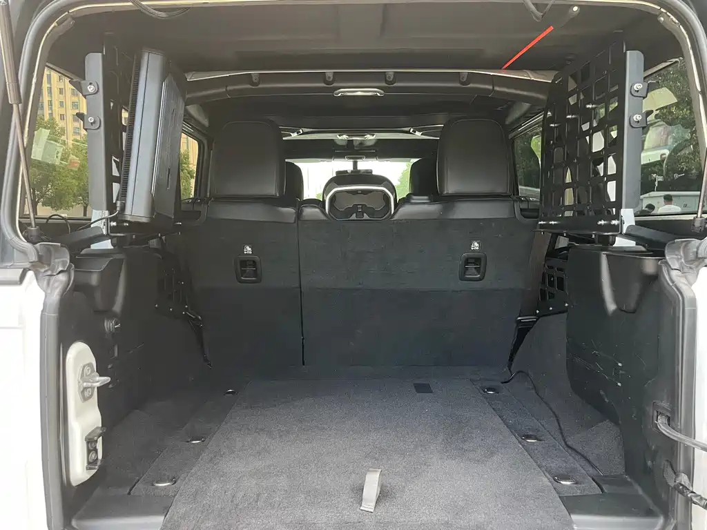 Jeep Wrangler — фото 9