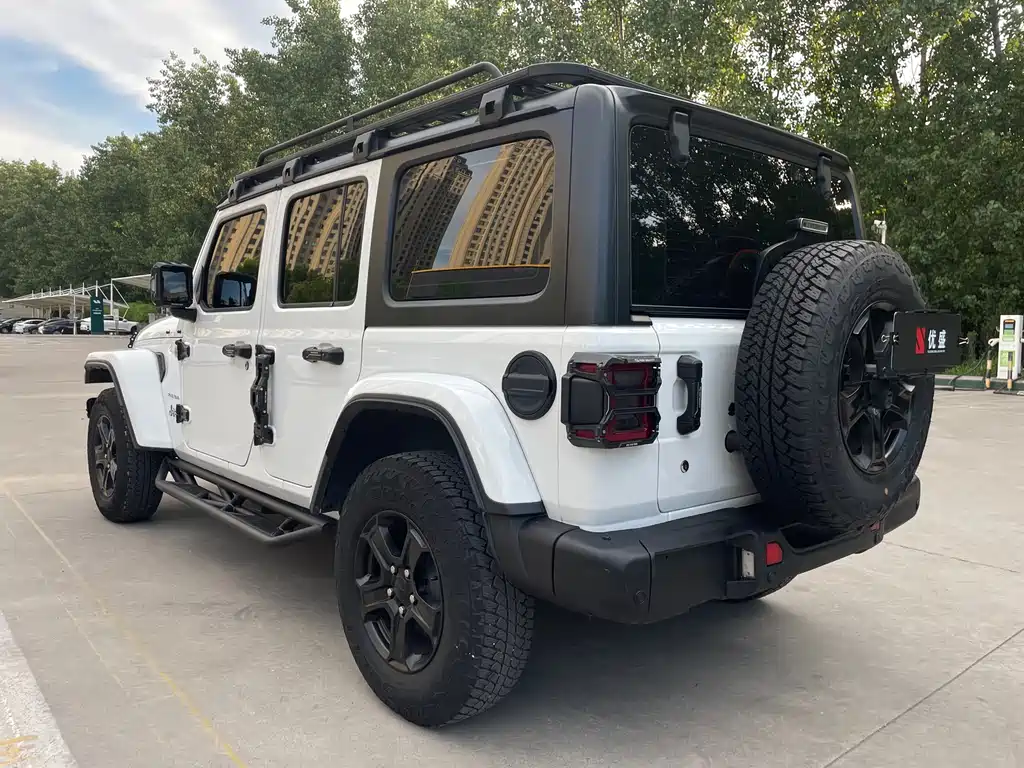 Jeep Wrangler — фото 10