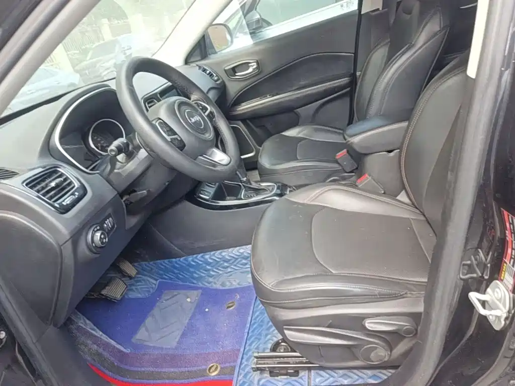 Jeep Compass — фото 15