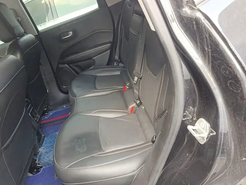 Jeep Compass — фото 17