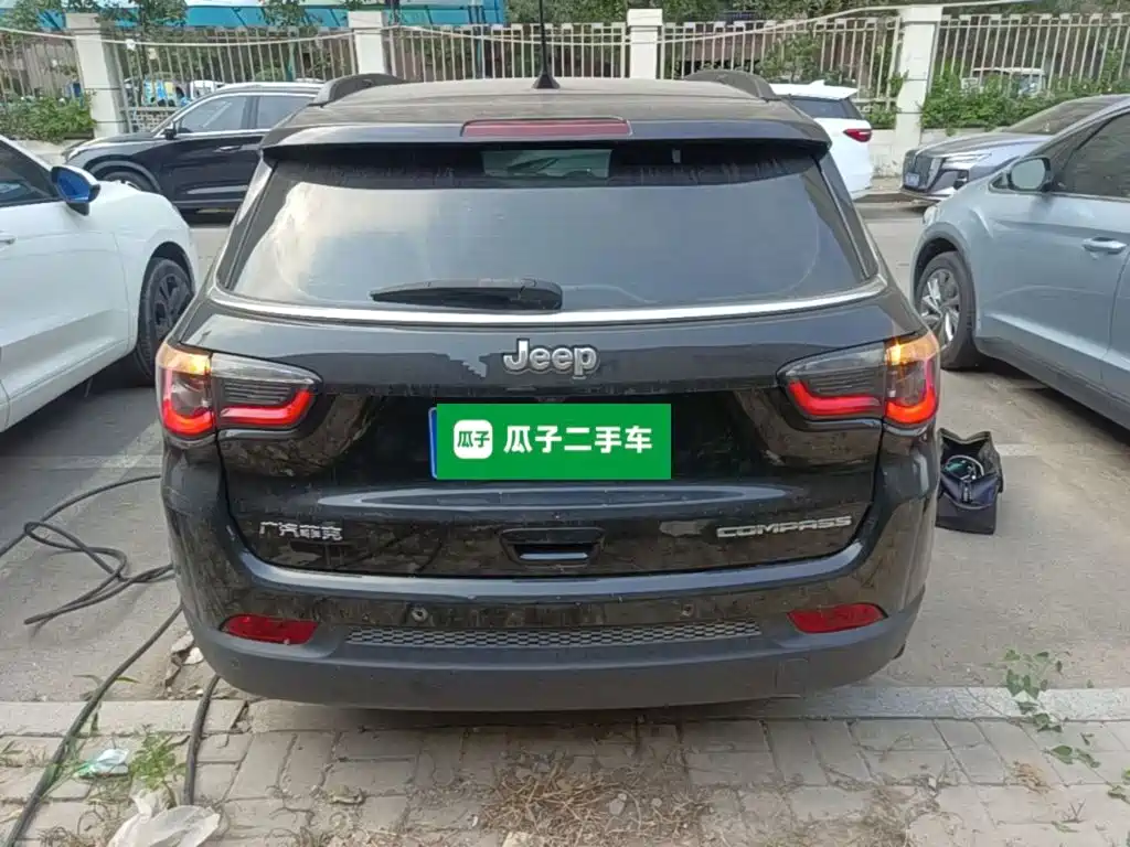 Jeep Compass — фото 6
