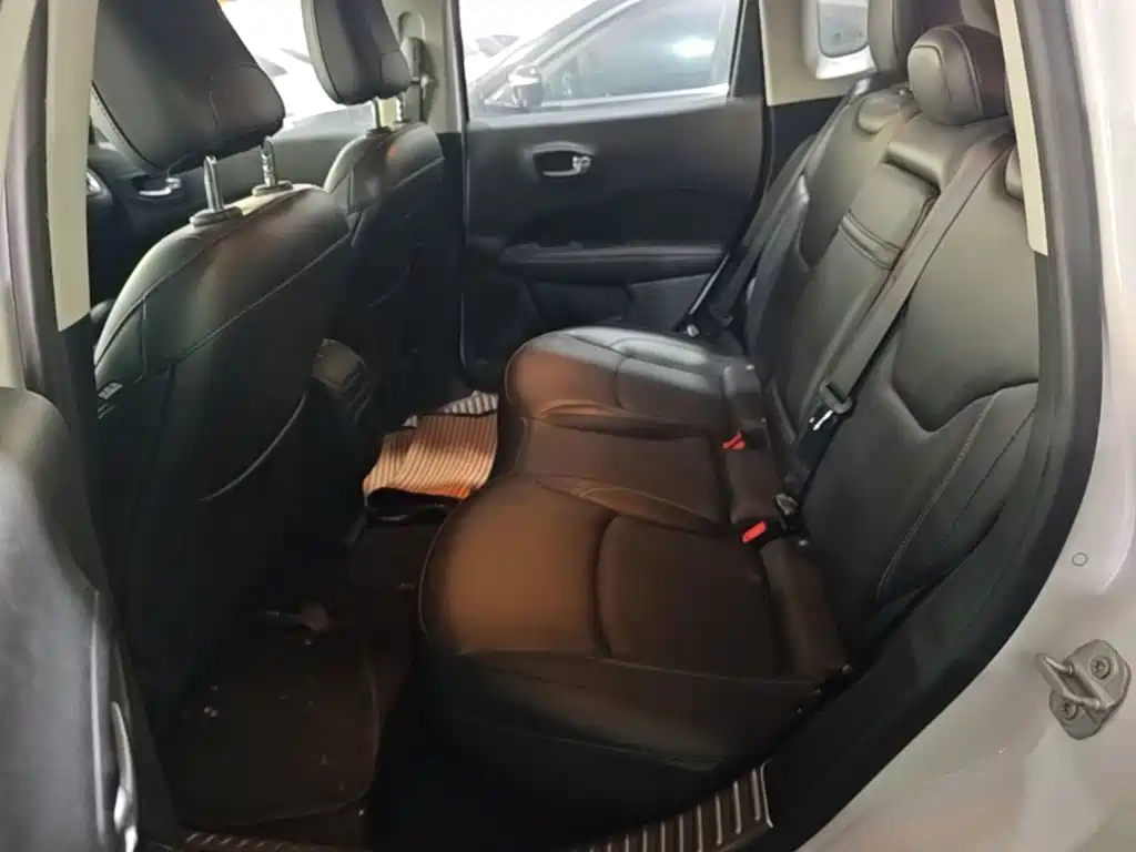 Jeep Compass — фото 17