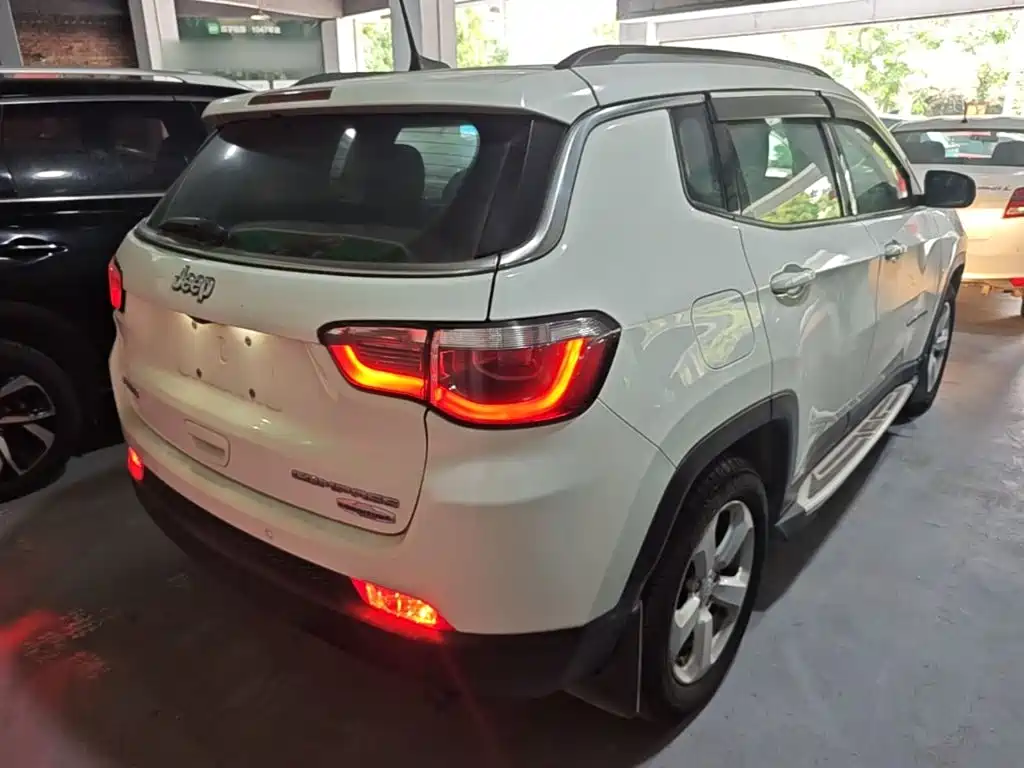 Jeep Compass — фото 7