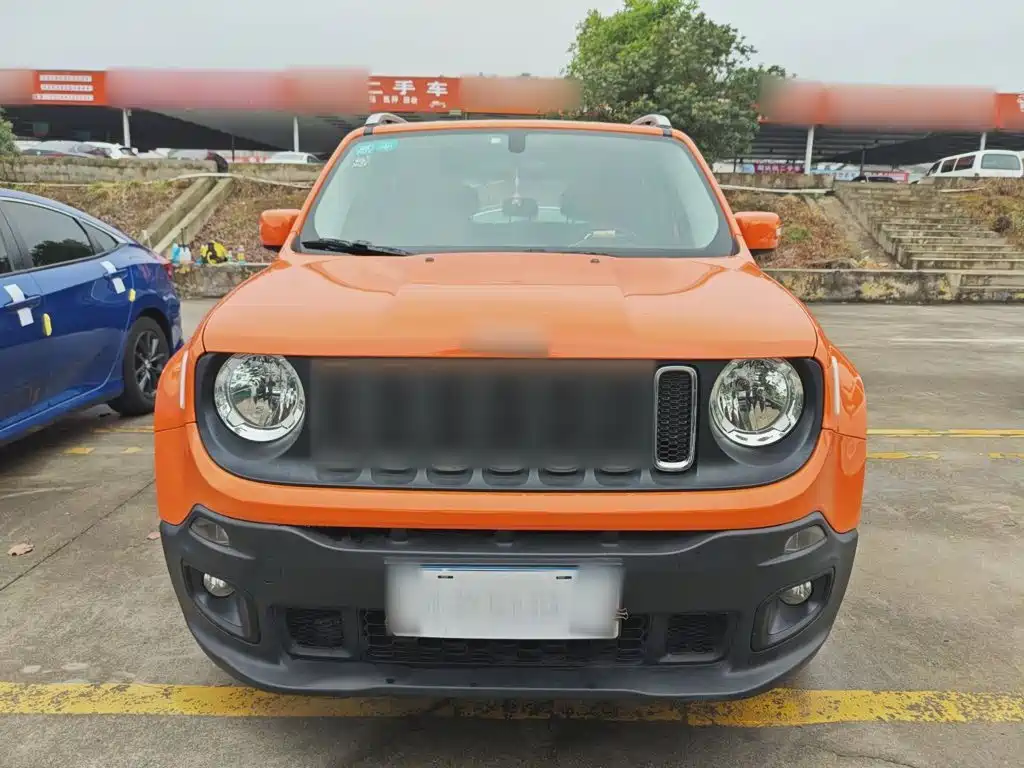 Jeep Renegade — фото 3