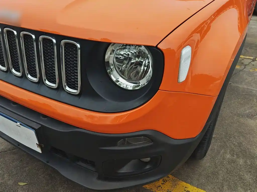 Jeep Renegade — фото 24