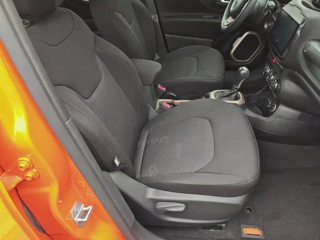 Jeep Renegade — фото 25