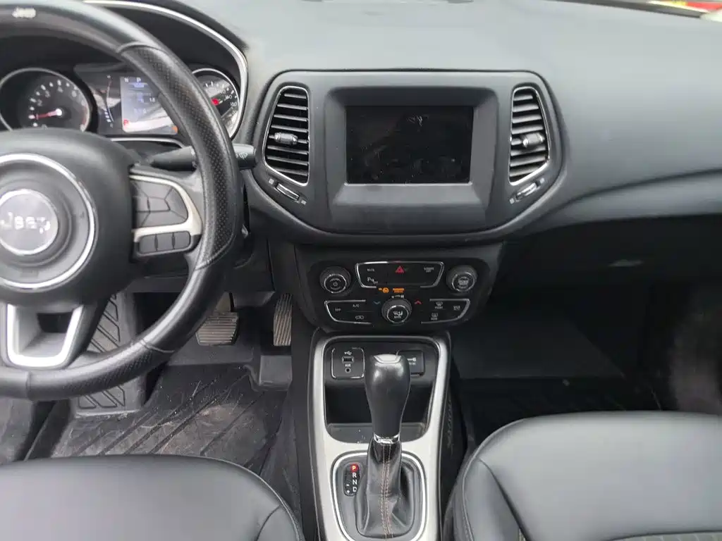 Jeep Compass — фото 13
