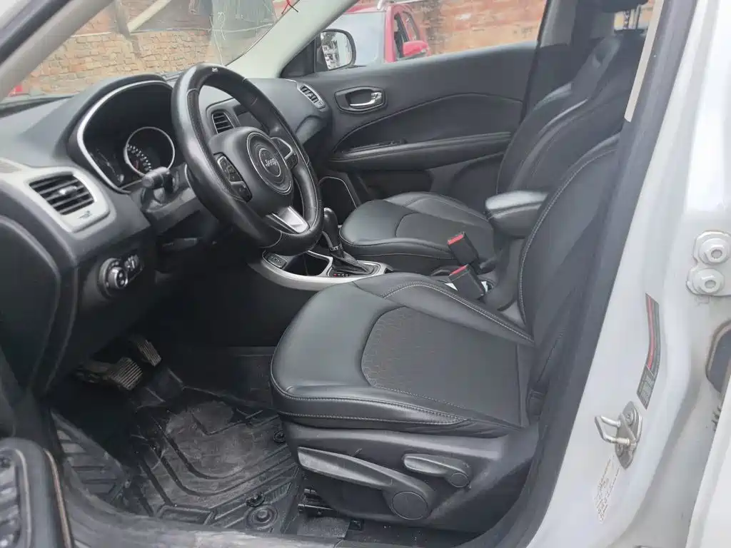 Jeep Compass — фото 15