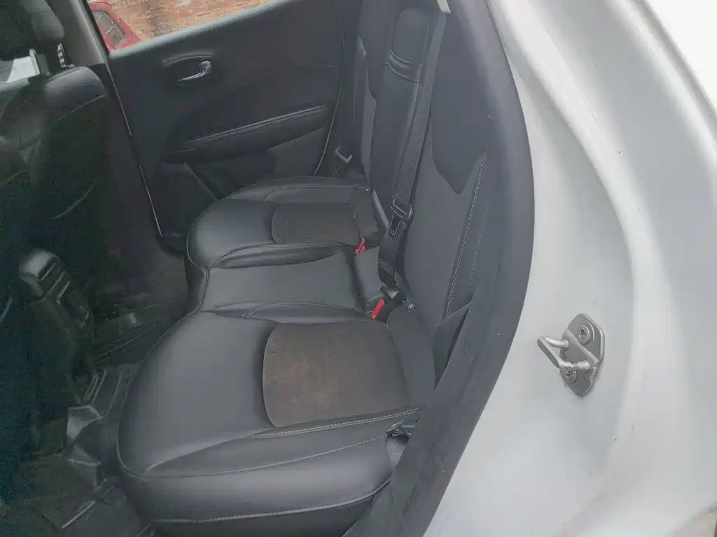 Jeep Compass — фото 17