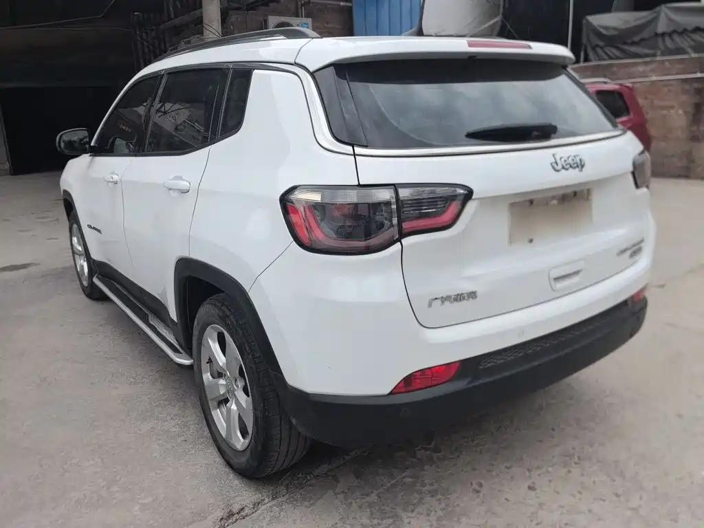 Jeep Compass — фото 5