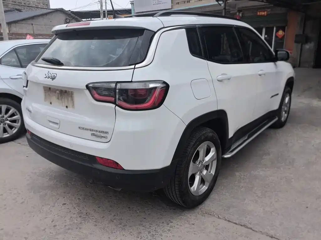 Jeep Compass — фото 7
