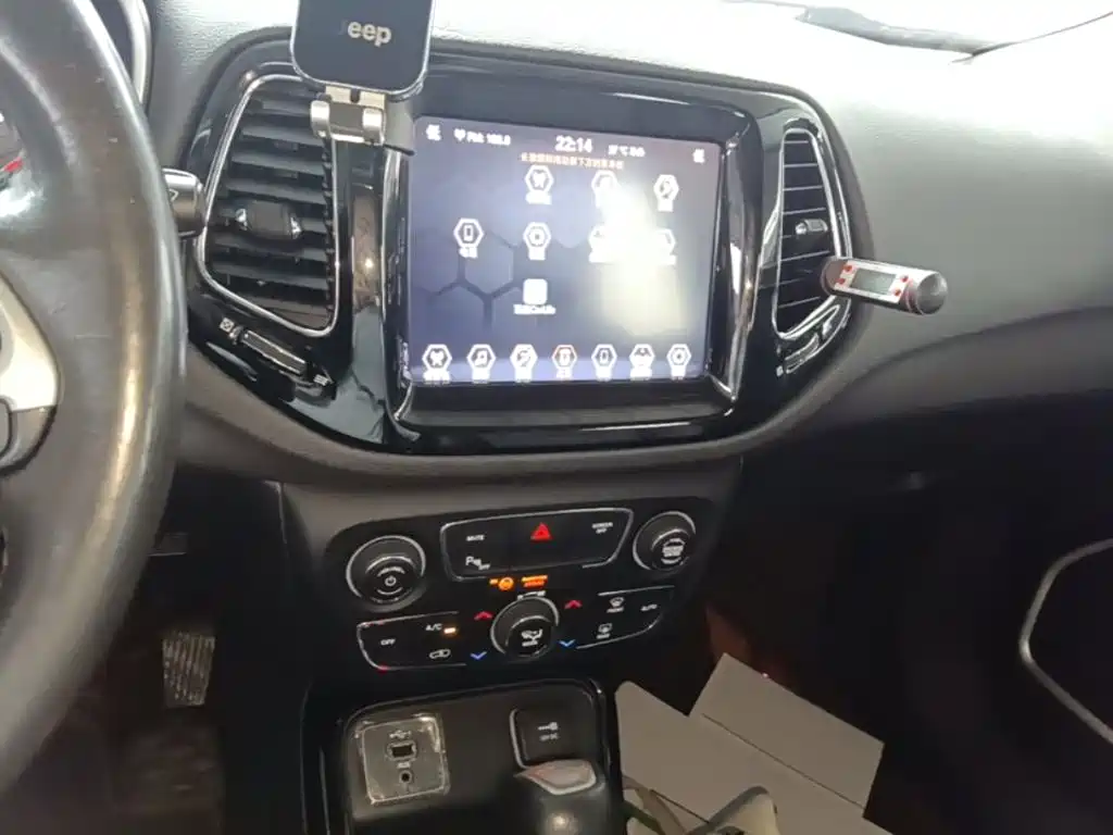 Jeep Compass — фото 13
