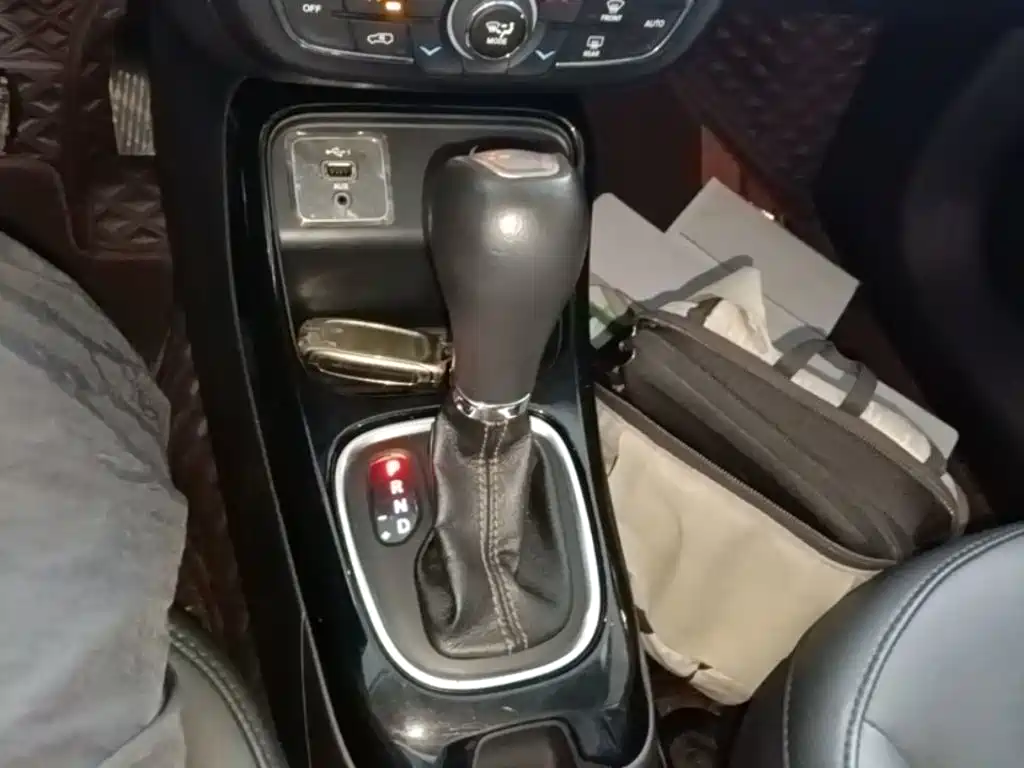 Jeep Compass — фото 14