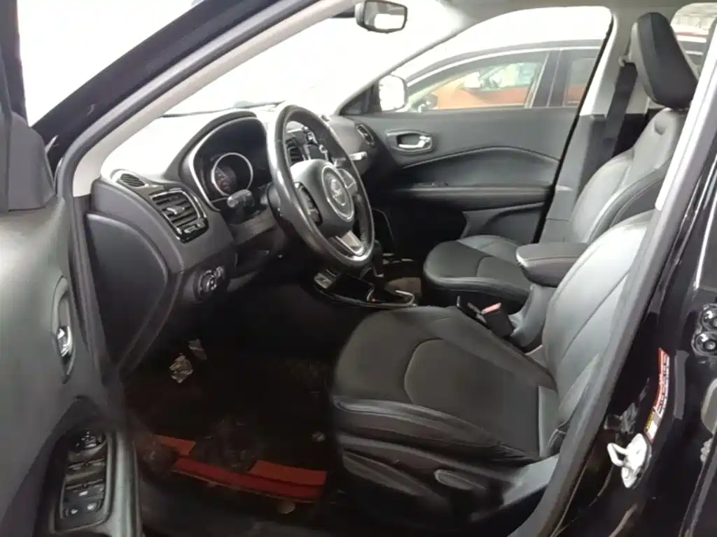 Jeep Compass — фото 15