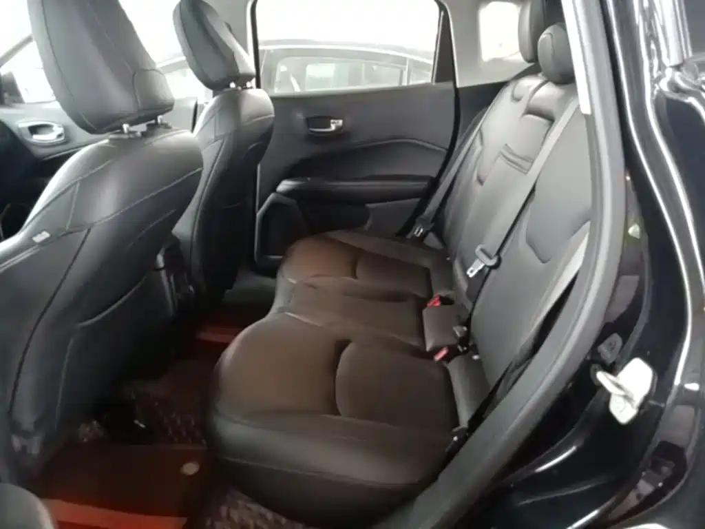 Jeep Compass — фото 17