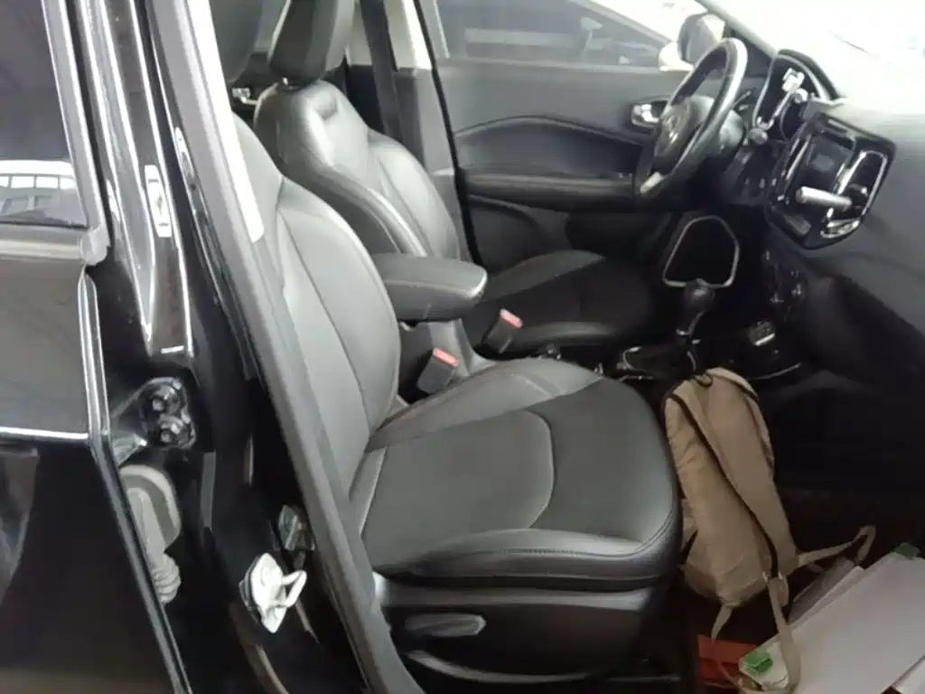 Jeep Compass — фото 25