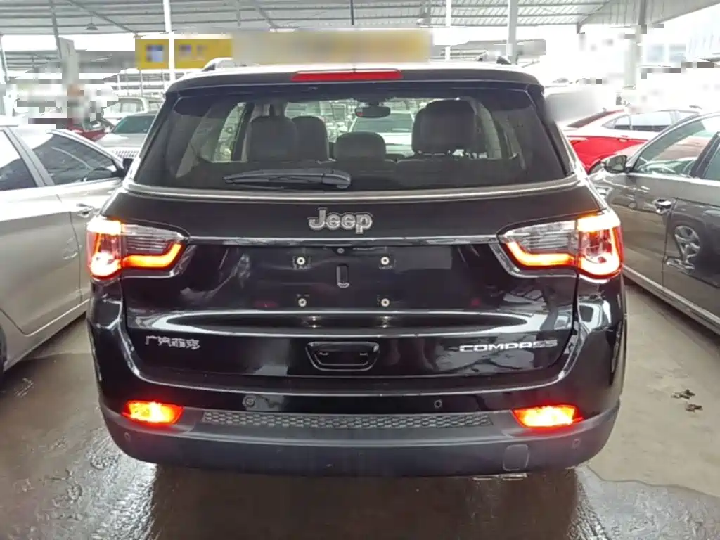 Jeep Compass — фото 6