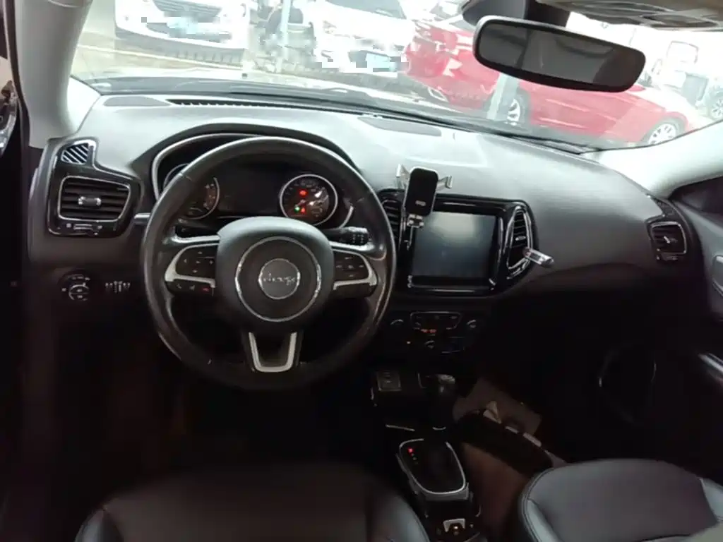 Jeep Compass — фото 10