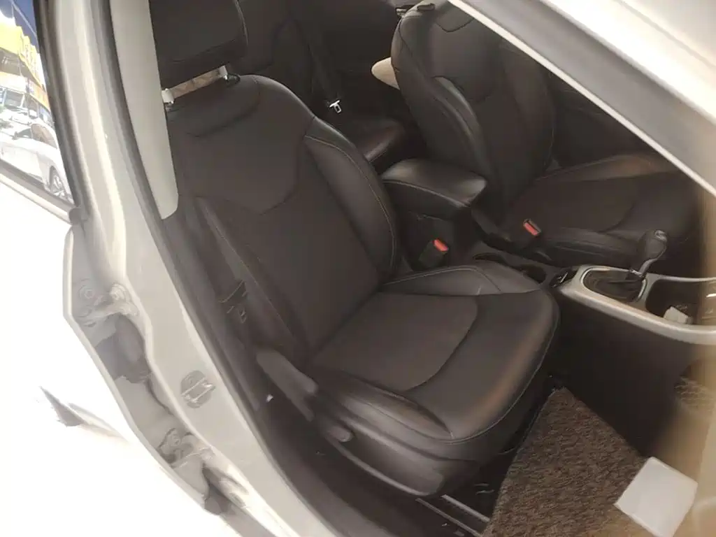 Jeep Compass — фото 17