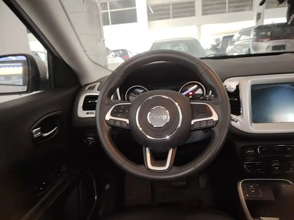 Jeep Compass — фото 3