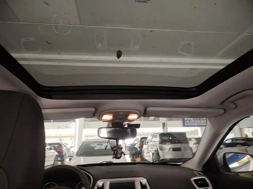Jeep Compass — фото 8